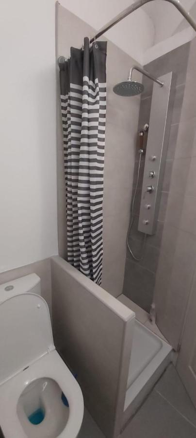 Welcome In Nice! Private Room, Own Bathroom Bagian luar foto